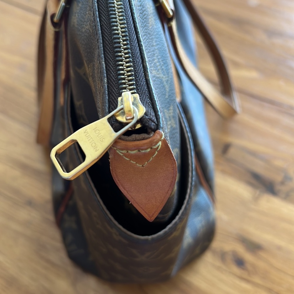 Beautiful, Authentic Louis Vuitton Monogram Totally MM Tote Bag - Picture 7 of 11